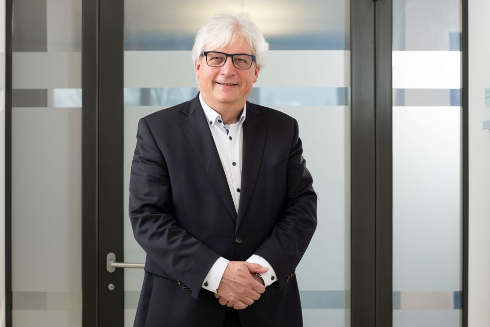 Dr. Urs  Monstein