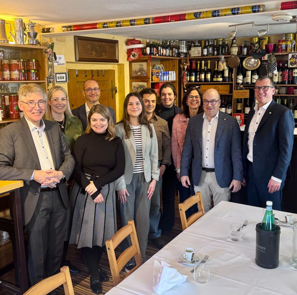 Simon Tribelhorn feiert 20-jähriges Jubiläum beim Liechtensteinischen Bankenverband